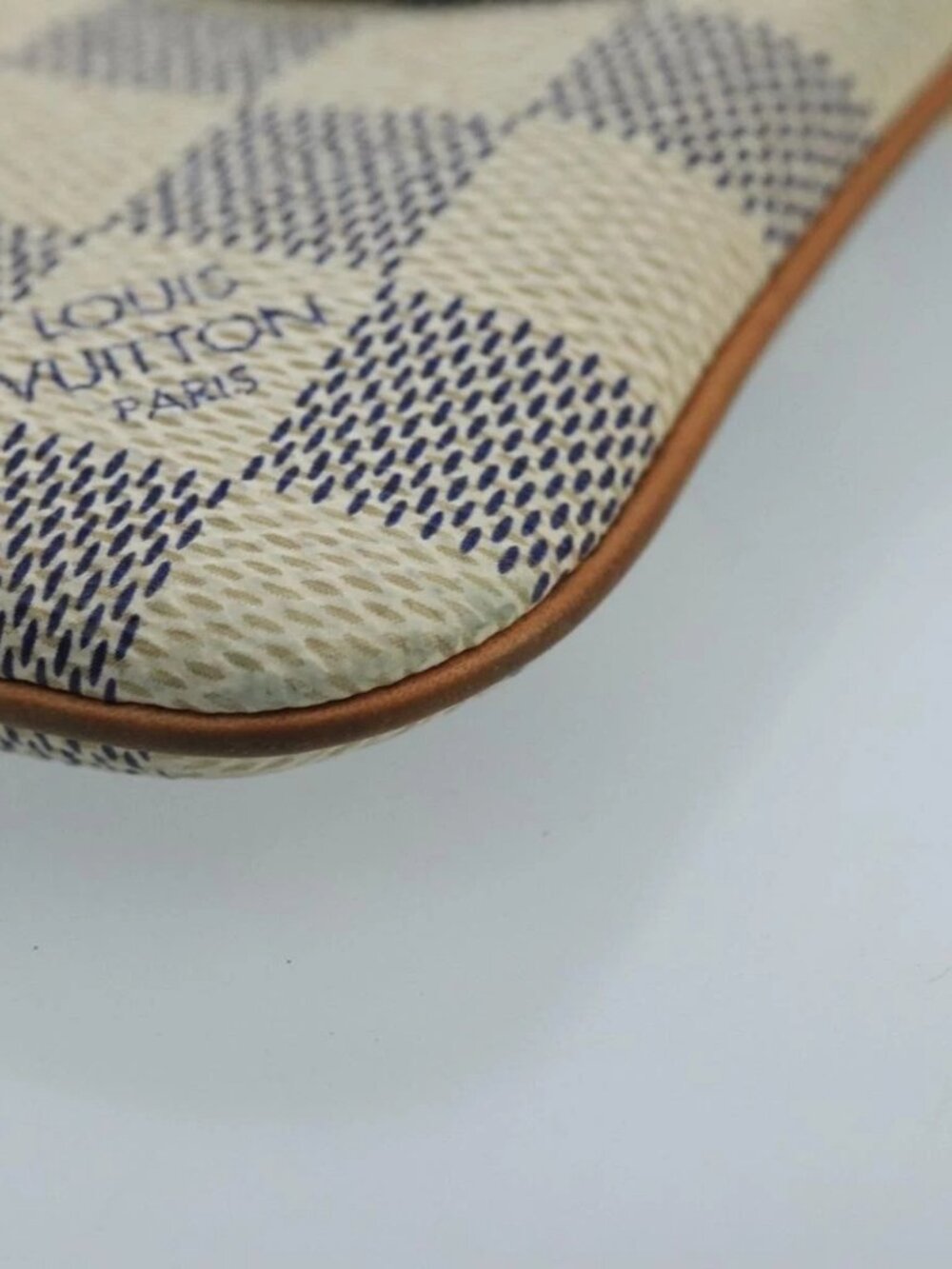 LOUIS VUITTON Damier Azur Etui Telephonne MM Cell Phone Case - Picture 3 of 16